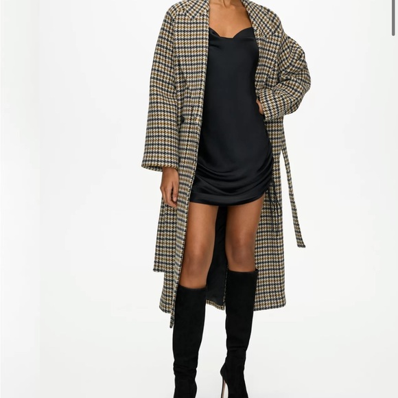 Wilfred
Only Ruched Slip Dress in Small and the colour Black - Picture 7 of 13